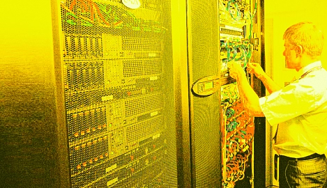 Сравнение программной и аппаратной СХД с тестированием скорости дисковых операций