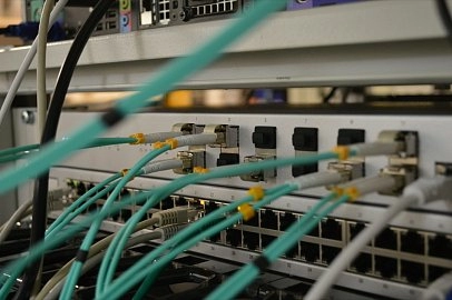 Что такое локальная сеть с выделенным сервером