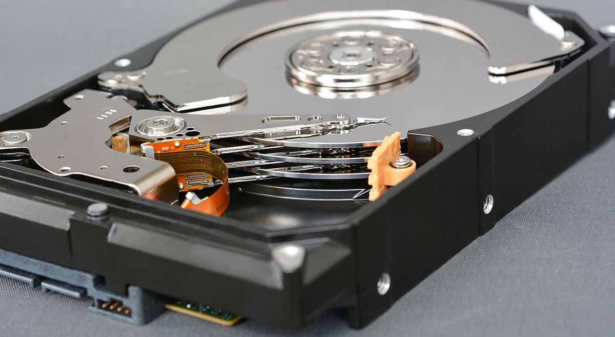 О том, как сегодня повышают надежность накопителей данных