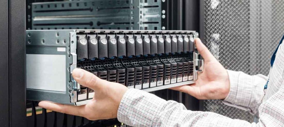 Сервер и СХД: ключевые отличия в архитектуре хранения