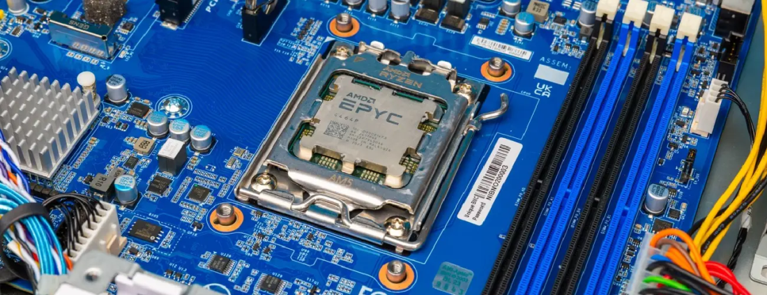 1DPC для AMD EPYC 4004: почему один модуль на канал — это выгодно
